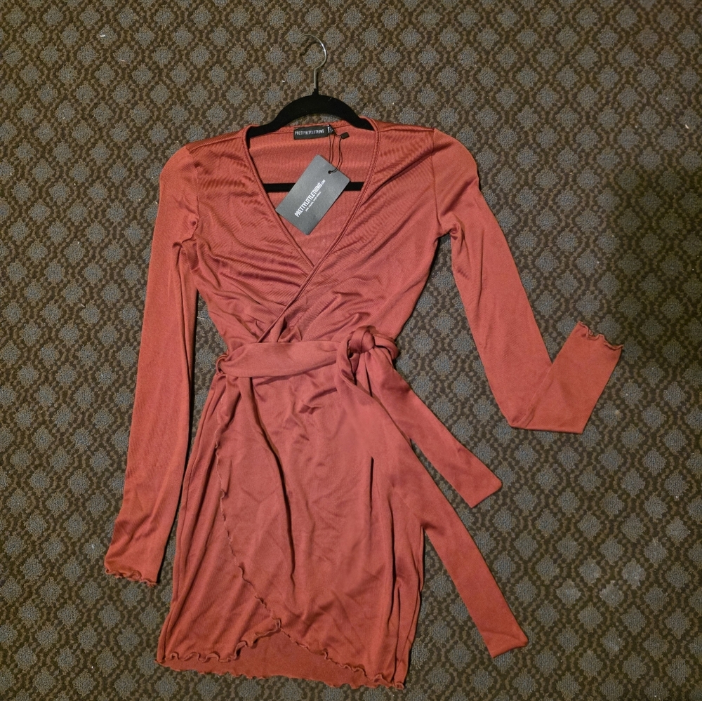 PrettyLittleThing Rust V-Neck Dress